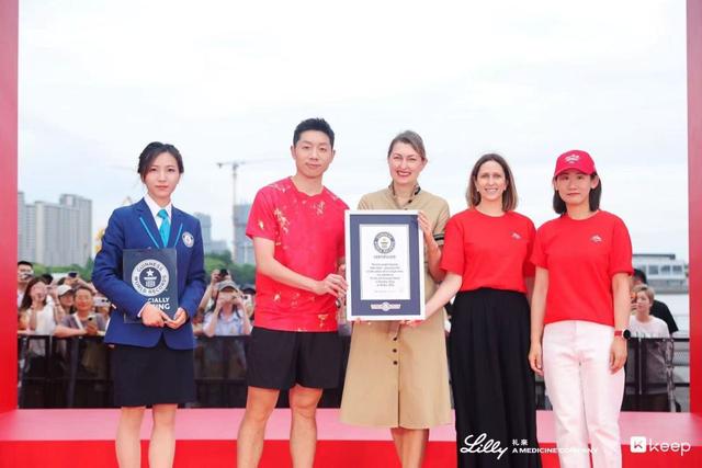 刘翔发文征求网友意见：10年了要安置我 该当教练还是买断？