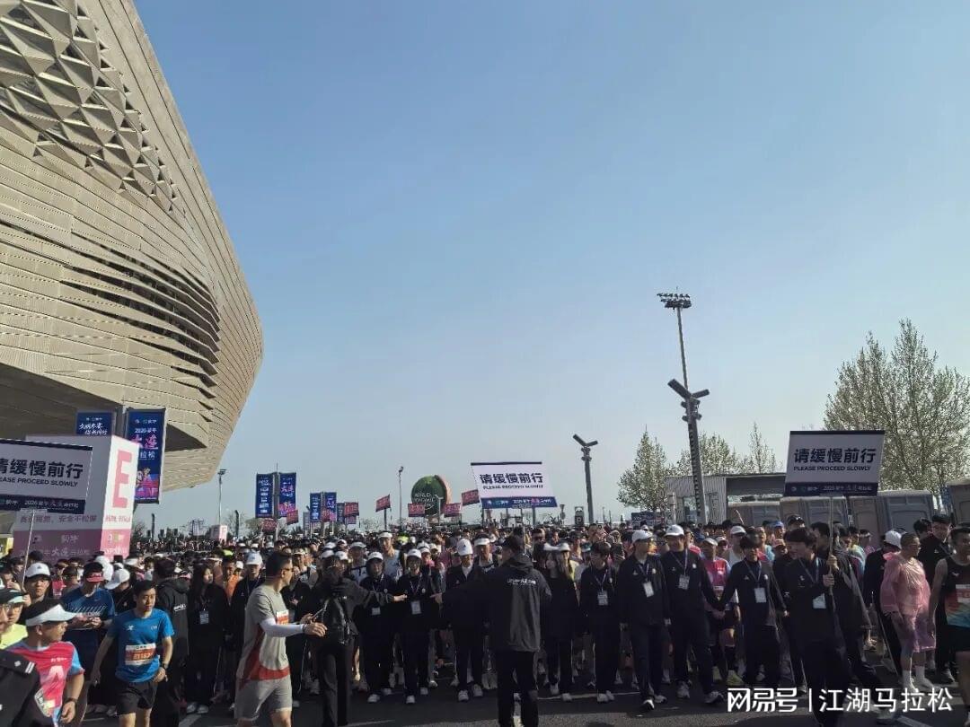 身价5万欧元一战封神!40岁佛得角门将零封12亿欧元西班牙队,赛后社媒涨粉超百万