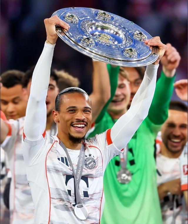 ESPN记者：皇马为琼阿梅尼标价9000万欧，今夏或出售他；邮报：曼联未来数月可能会和B费进行新合同谈判